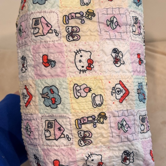 Hello Kitty Quilted Mini Zippered Handbag NEW - Picture 7 of 9